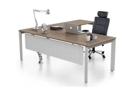 ban giam doc cho nguoi menh kim 1